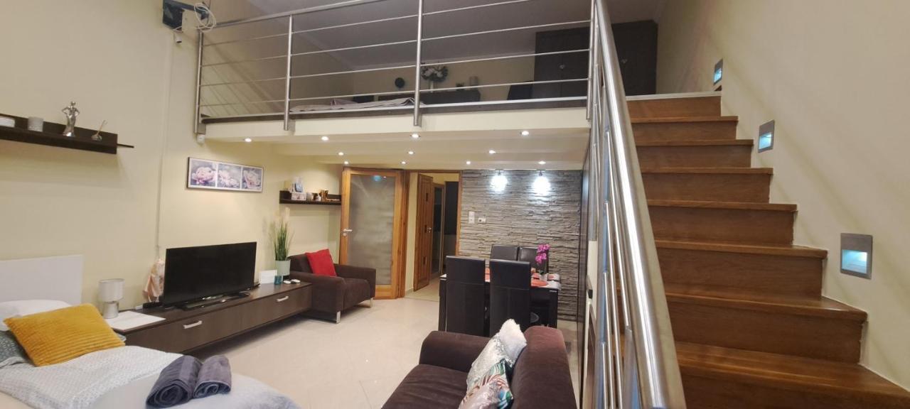 Szandi Belvarosi Apartman Сегед Экстерьер фото
